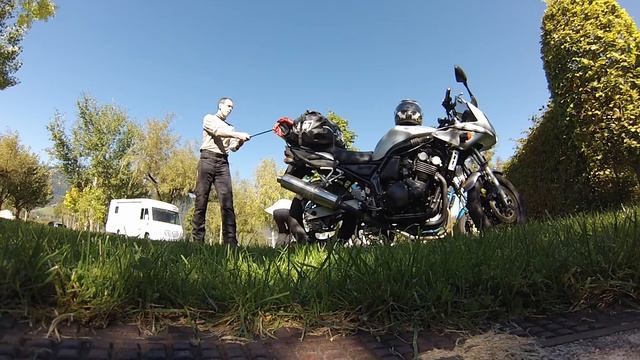 Как закрепить сумку на мотоцикле смотреть онлайн