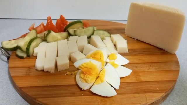 Салат с консервированым тунцом/Insalata con tonno in scatola смотреть онлайн