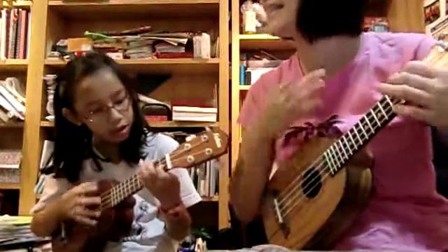 Nana~ Ukulele cover,月亮代表我的心 смотреть онлайн