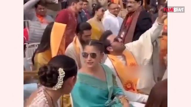 Ex-Gf Katrina Kaif के साथ Ranbir Kapoor ने ली चुपके से Selfie, Ram Mandir Inside Video में दिखा ये! смотреть онлайн