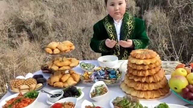 Получила видео от подписчицы ИРИНЫ.Накрыла шикарный стол.