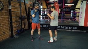 Лучшая защита. Упражнение для наработки универсальной защиты в боксе.