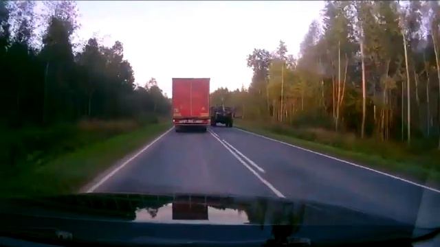 Фуровод подрезал машину и свалил смотреть онлайн