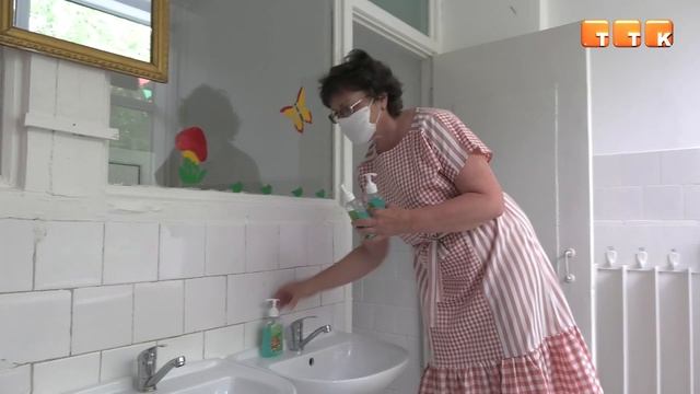 Приводить детей в медицинских масках требуют сотрудники детских садов смотреть онлайн