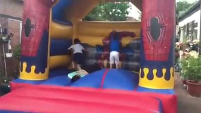 The best bouncing castle смотреть онлайн