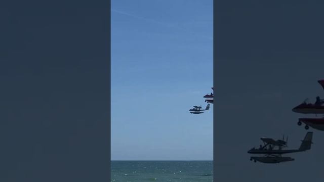 In an Aeroplane over the sea смотреть онлайн