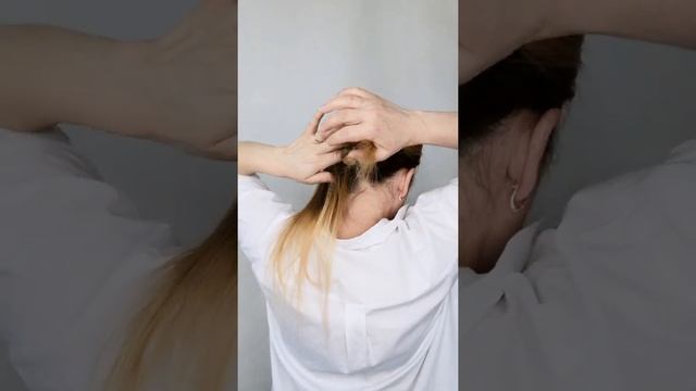 Причёска на средние волосы самой себе #shorts смотреть онлайн