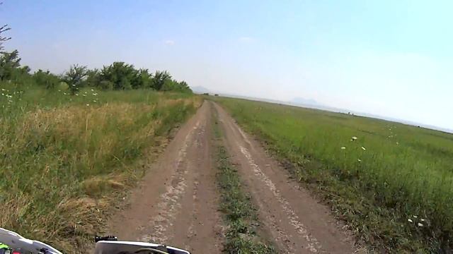 Вдоль канала по полям | эндуро мото покатушки [Moto Life] смотреть онлайн