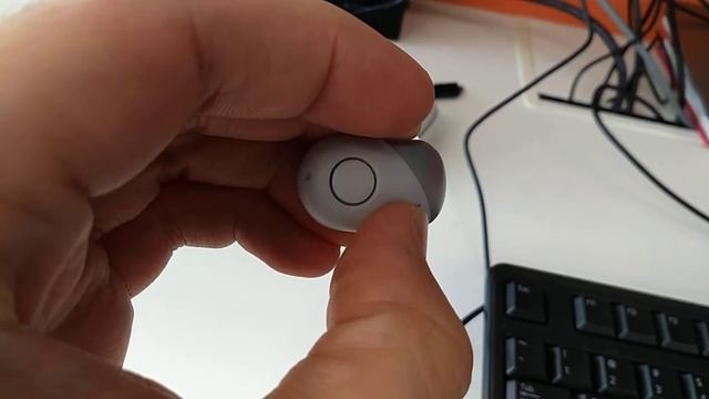 Sony WF-SP700N - Long press to blast bluetooth signal смотреть онлайн