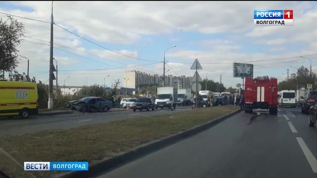 В Красноармейском районе столкнулись два автомобиля смотреть онлайн