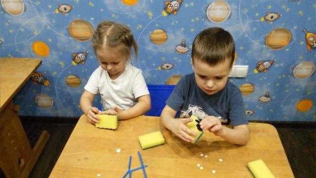 Поделка. Танк. Саша и Тёма делают танк к 23 февраля. смотреть онлайн