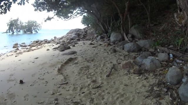 Отель недострой достопримечательность пляжа Най Янг, так-же маленький скрытый пляжик.И уборка пляжа смотреть онлайн