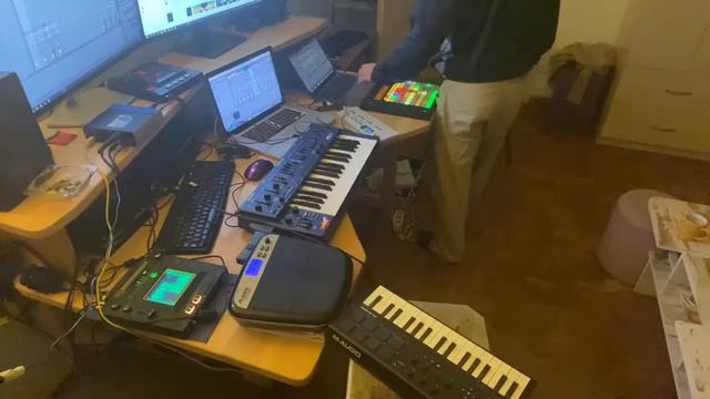 Bruke live 61 before #Op1 #abletonpush #kaosspad #kaossilator #behringerms1 смотреть онлайн