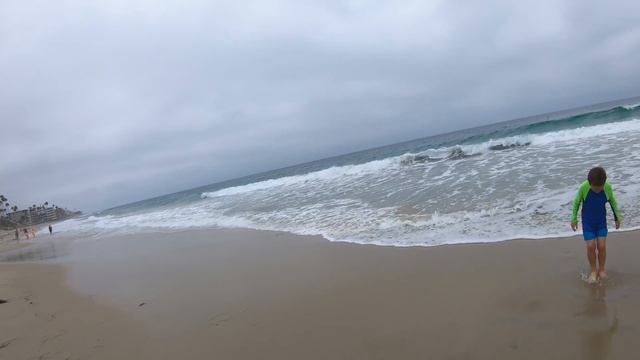 Metal Detecting Gold & Silver | Treasure Hunting | Laguna Beach смотреть онлайн