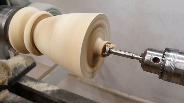 Woodturning - The Slender vase! смотреть онлайн