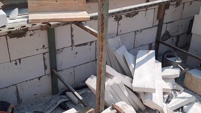 Делаем У блоки. Армируем и заливаем перемычки