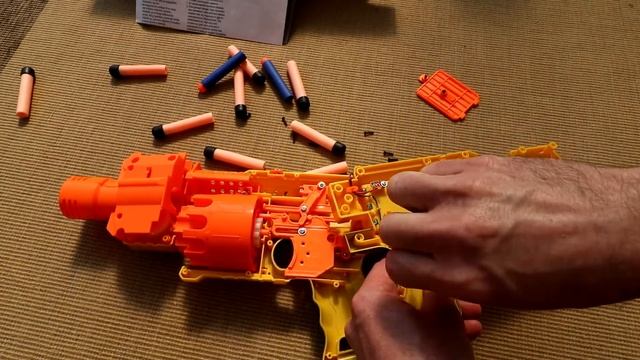 Nerf Gun N-Strike Barricade RV-10 Teardown and Repair смотреть онлайн