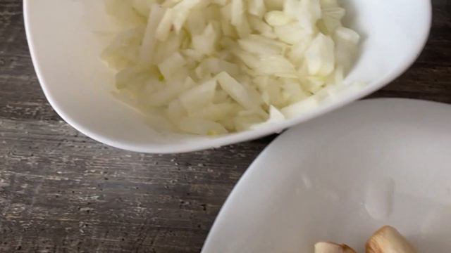 Самые вкусные Щи из квашеной капусты с грибами🍄🥬Едят все и просят добавки. На улице ☔️ смотреть онлайн