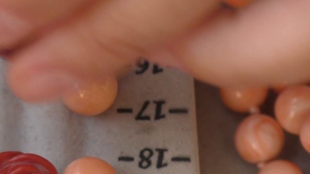 Интересное коралловое колье и гигантские бакелитовые бусы bakelite смотреть онлайн