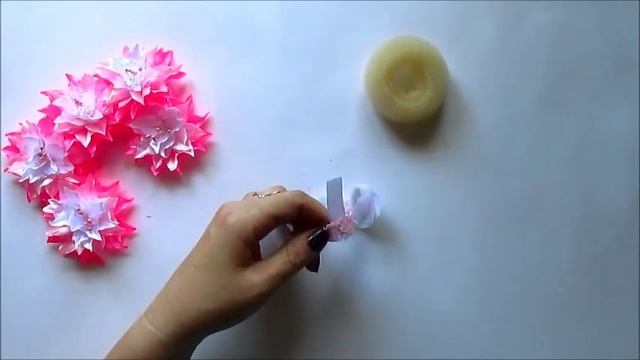 Лилии из лент. Резинка на гульку (пучок). МК смотреть онлайн