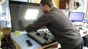 Ремонт Sharp LC-32D44  Уходит в защиту. Проблема в подсветке экрана.
