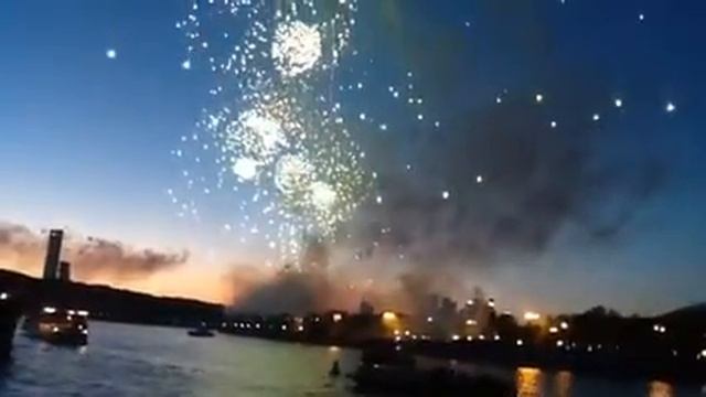 Салют 09.05.2014 на прогулочном теплоходе по Москве реке смотреть онлайн