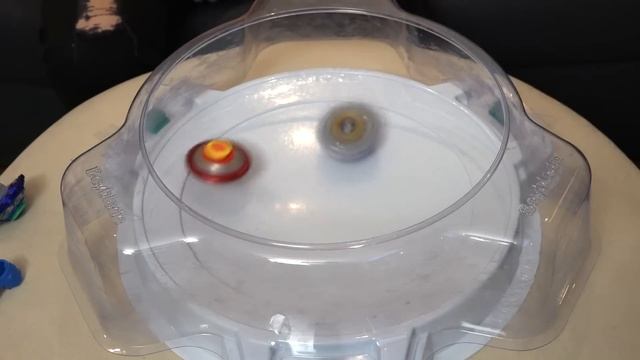 SPINNING TOP WAR! | Beyblade Burst VS Infinity Nado Battle Comparison & Review смотреть онлайн