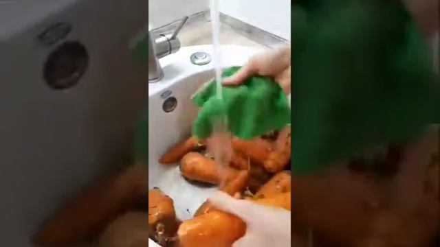 Посудная салфетка очень удобна для мытья овощей и фруктов? смотреть онлайн