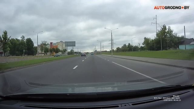 Водитель грузовика хотел "наказать" автора видео? Случай в Гродно смотреть онлайн