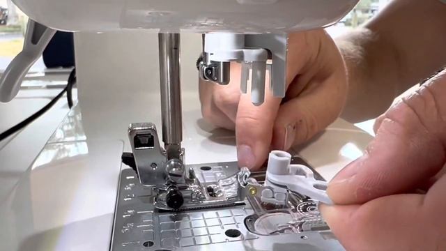 How to change needle threader on DX/F SERIES JUKI SEWING MACHINE! DX7/DX2000/DX3000/F300/F600 +TOUR смотреть онлайн