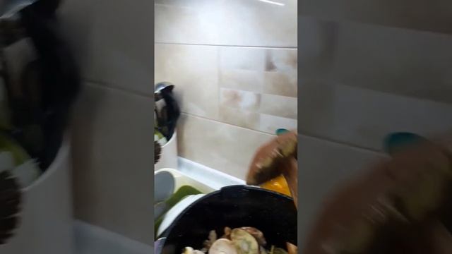 Два вида белых грибов.Еловый белый и березовый белый.Балашиха. смотреть онлайн