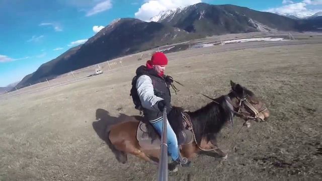 Horseriding in the Caucasus. Прогулка на лошадях в Домбае. смотреть онлайн