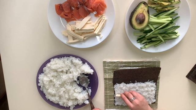 ДОМАШНИЕ СУШИ - РОЛЛЫ /ОБЗОР набора SUSHI SET для роллов + рецепт суши! ?? смотреть онлайн