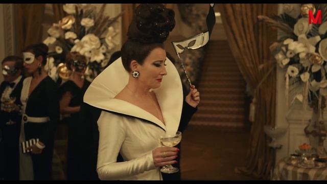 A Girl Born With A Body Divided Into Two Halves And Each One Has A Different Soul. Cruella смотреть онлайн