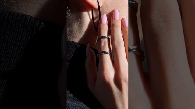 Total black и украшения в стиле минимализм.? смотреть онлайн