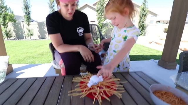 DONT GET A MESSY FACE!! Adley and Mom play Yeti in my Spaghetti ? (new game review) смотреть онлайн