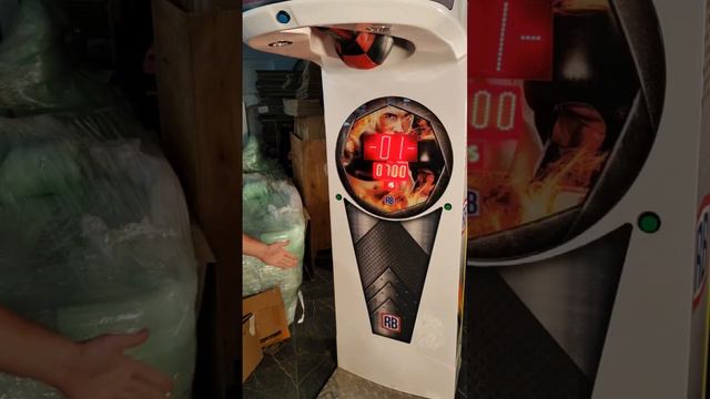 Зависание силомера боксер "Rocky Boxer" смотреть онлайн