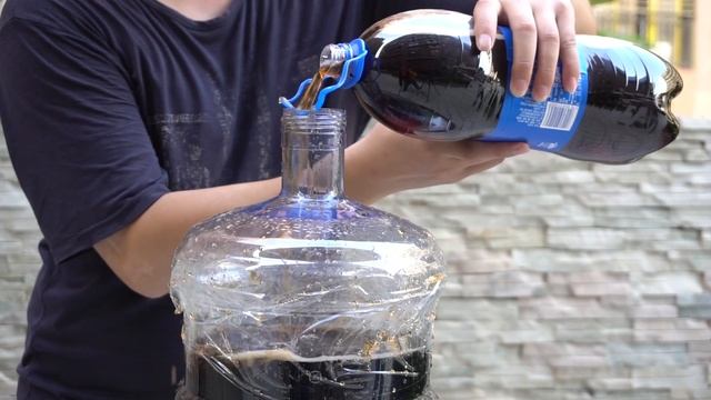 Nomu Smartphones -Pepsi Cola Mix Mentos Test смотреть онлайн