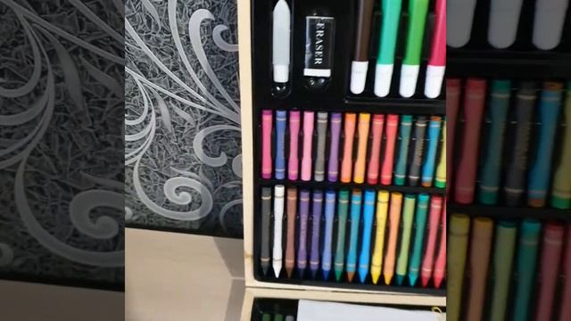 Детский набор для творчества (220 предметов) в деревянном чемоданчике смотреть онлайн
