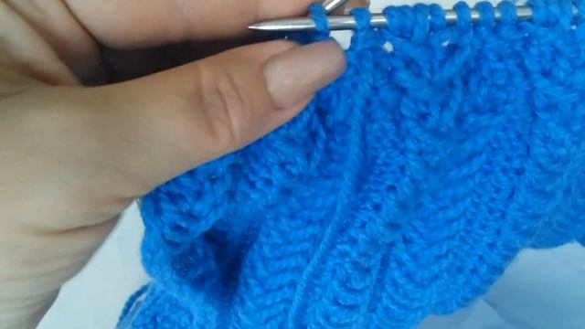 Комплект спицами "Зимний Вечер" из теплой шапки, шарфа и варежек смотреть онлайн