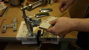 Точилка Apex-оид с постоянным углом заточки и сменными столиками.