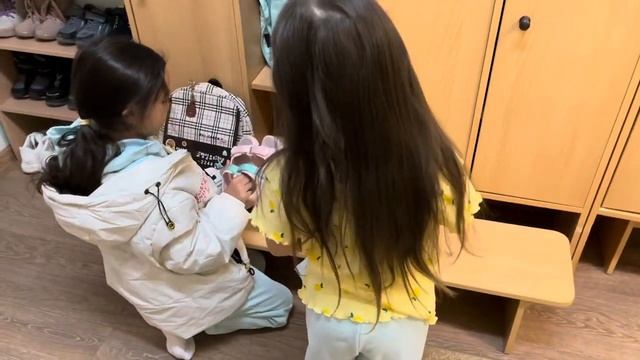 VLOG | ПЕРВЫЙ РАЗ В ДЕТСКИЙ САД В РОССИИ |ВЫЗВАЛИ В ШКОЛУ | ПРОБЕЖКА |ОБО ВСЕМ ПОНЕМНОГУ | смотреть онлайн