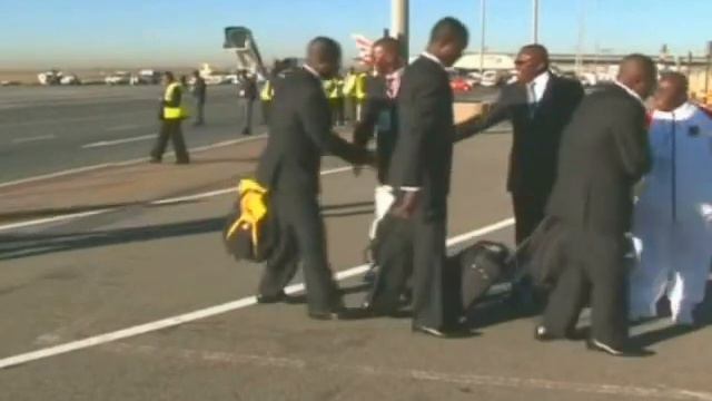 FIFA World Cup 2010 - Ghana arrives in South Africa without Essien смотреть онлайн