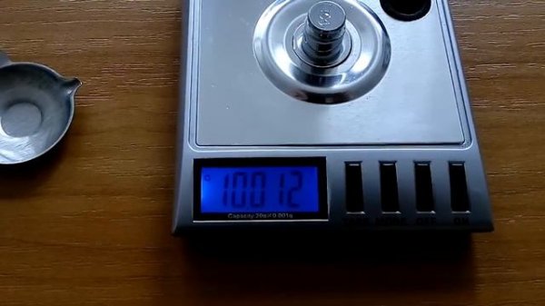 Лабораторные весы с точностью до 0,001 грамма. Laboratory scale with an accuracy of 0.001 grams.