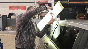 ЛАЙФХАК: удаление вмятин с помощью ПЭТ бутылки самостоятельно на Lada X-ray