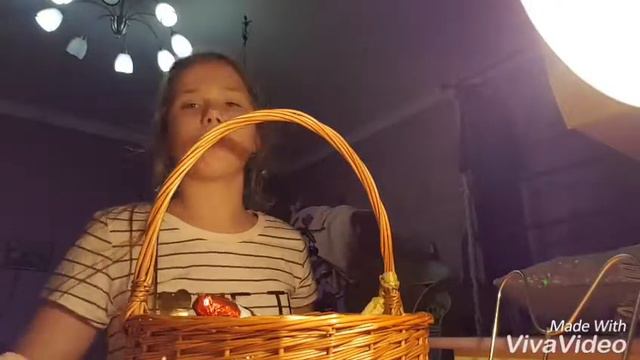 Вредный ребенок присвоил Настины конфеты