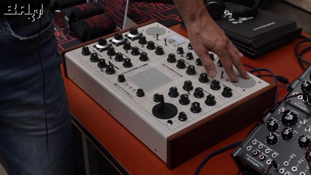 First Look at the SYNTRX from Erica synths at Dutch Modular Fest 2019 смотреть онлайн