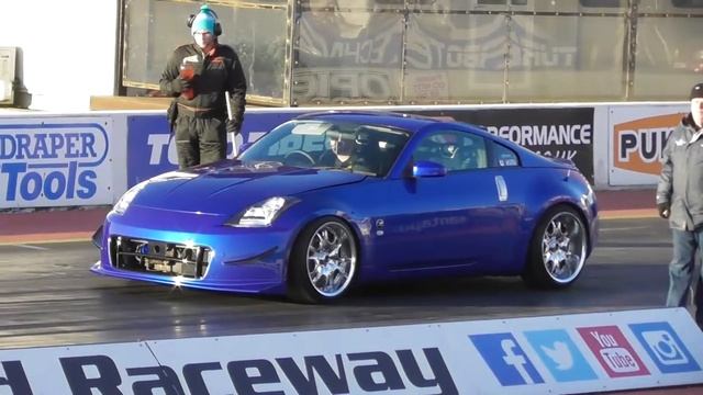 Nissan 350Z vs Vauxhall Astra смотреть онлайн