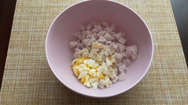 ? ВКУСНЫЙ Салат на Новогодний стол 2022 с курицей и ананасами смотреть онлайн