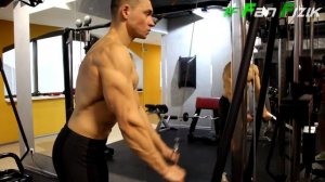 Трицепс  Разгибания рук на трицепс в верхнем блоке